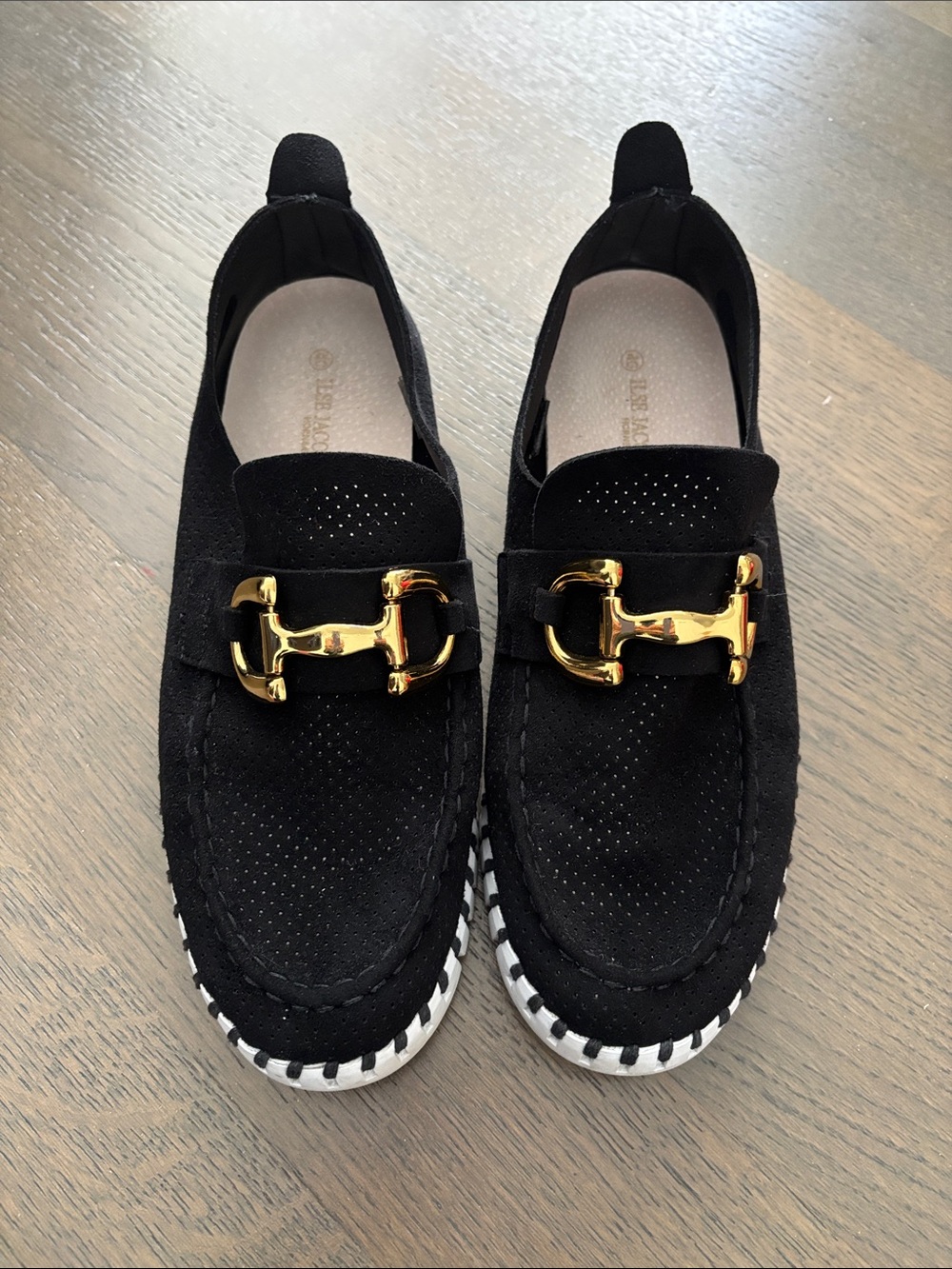 Isle Jacobsen woman’s black loaders size 40